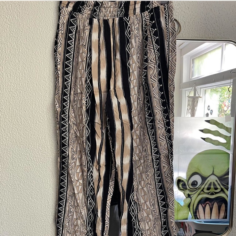 Solitaire Black and Tan Patterned Apparel